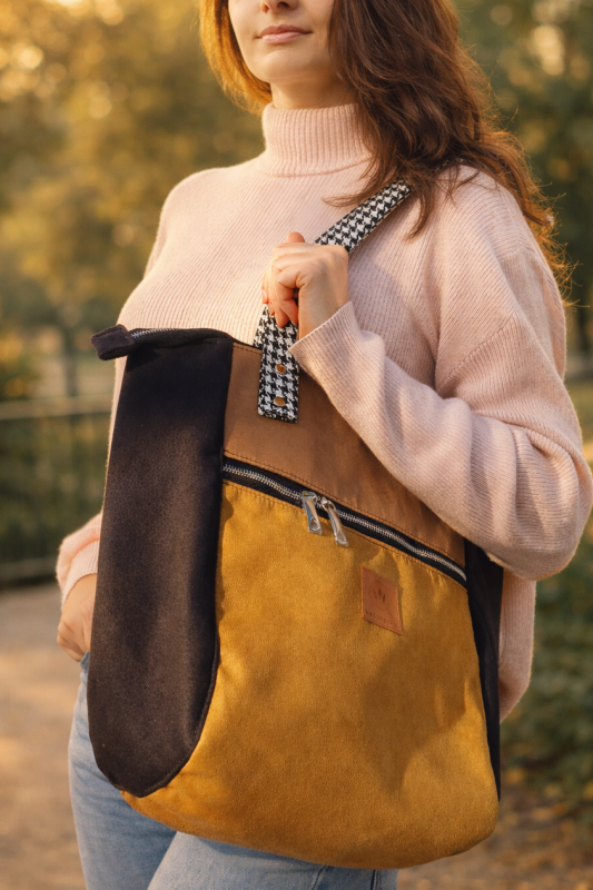 Stylowa, pojemna torba damska w modnym zestawieniu biodowego, brązu i czerni. Wygodna na ramię, idealna do miasta i na co dzień. Nowoczesny design, wysoka jakość i miejski charakter lifestyle.