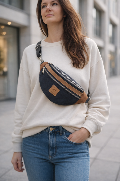 Zamszowa nerka w czarno-brązowej kolorystyce to stylowy i funkcjonalny dodatek na co dzień. Minimalistyczny design, regulowany pasek i wysokiej jakości materiały sprawdzą się w miejskich stylizacjach.