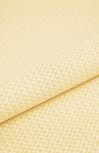 Welurowa nerka to stylowy i praktyczny dodatek na co dzień. Miękki, przyjemny w dotyku materiał, wygodny pasek i pojemna komora sprawiają, że idealnie sprawdzi się w miejskich stylizacjach. Modna, lekka i funkcjonalna – must-have każdego sezonu.