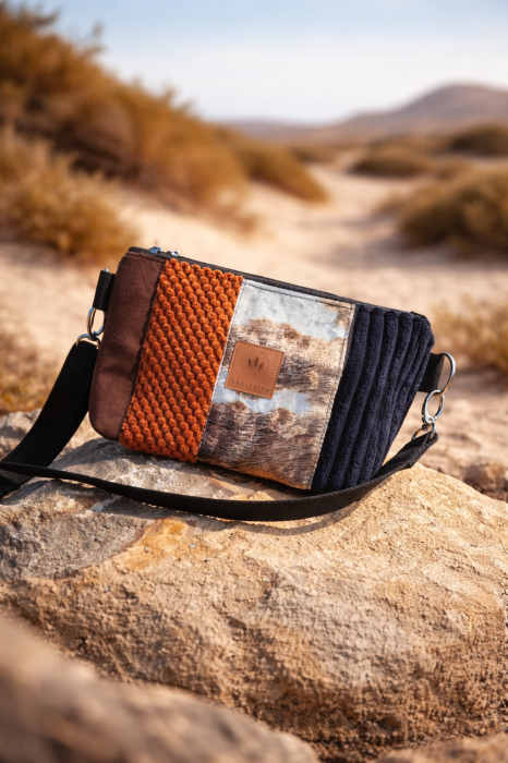 Kolorowa torebka nerka damska o unikalnej fakturze i modnym designie – idealna na co dzień i podróże, łączy styl z funkcjonalnością, zapewnia wygodę noszenia oraz praktyczne przechowywanie najpotrzebniejszych rzeczy.